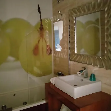 7 Uvas Hotel *